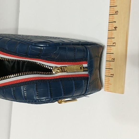 Vince Camuto cosmetic bag - Picture 9 of 10